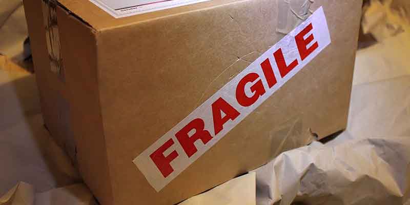 consegna-pacco-corriere-logistica aziendale logistica per ecommerce