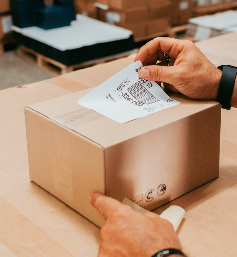 Dimostrazione foto packaging in magazzino