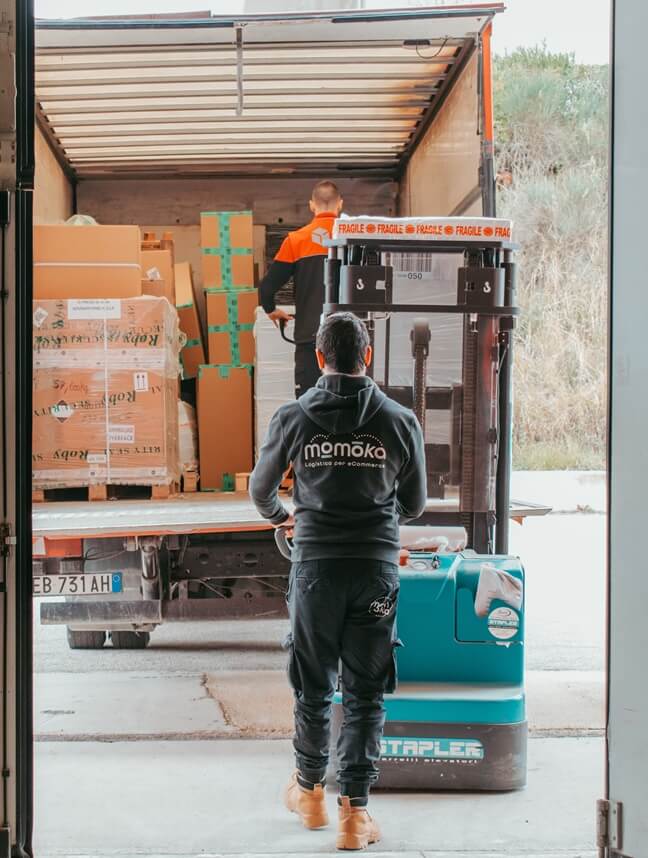 Operatore logistico Momoka